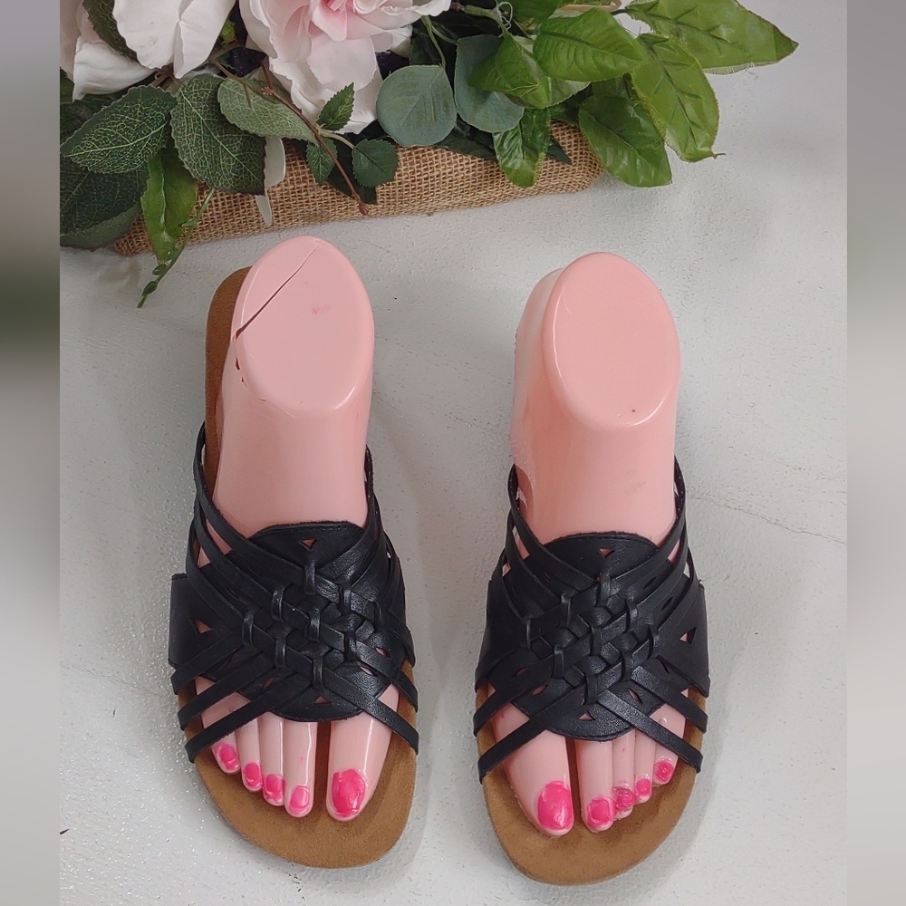 Minnetonka Women's Black Sandals - Picture 2 of 6